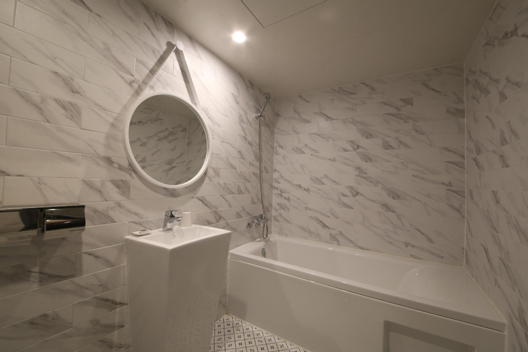 Bathroom 7