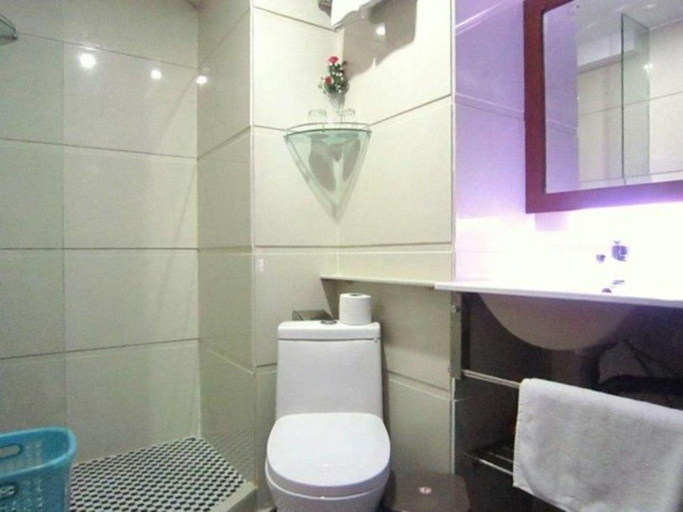 Bathroom 7