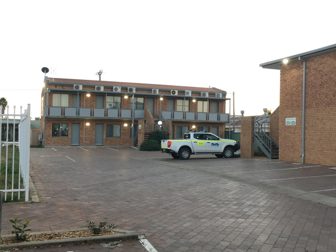 Exterior 12
