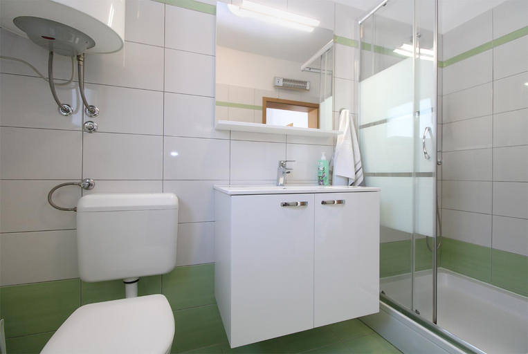 Bathroom 3, Apartment 2091, Pula