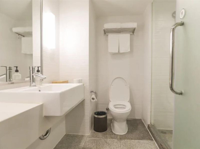 Bathroom 4, Ji Hotel, Hangzhou