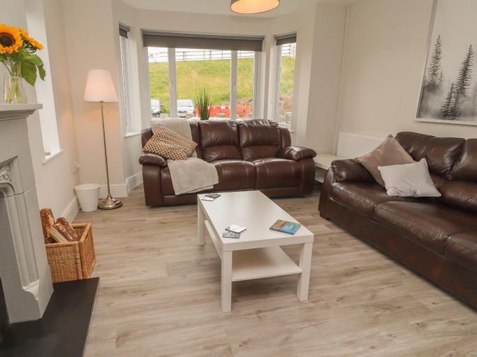 Others 5, Greystones, Conwy