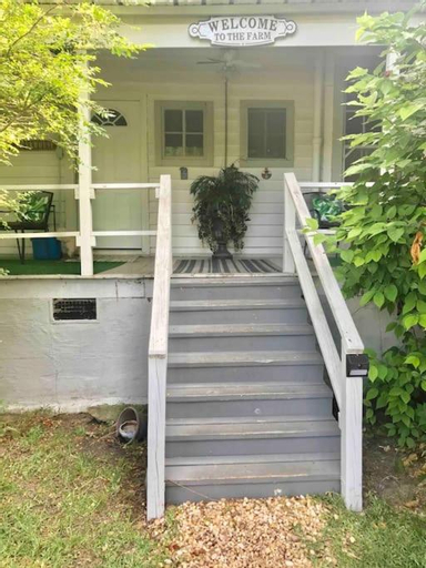THE FARMHOUSE private apartments, Quitman