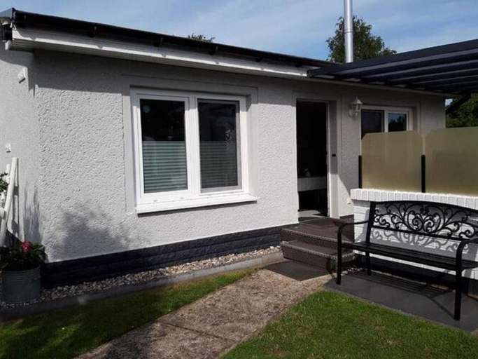Exterior & Views 2, Bungalow in Neubukow mit Terrasse und Garten, Rostock