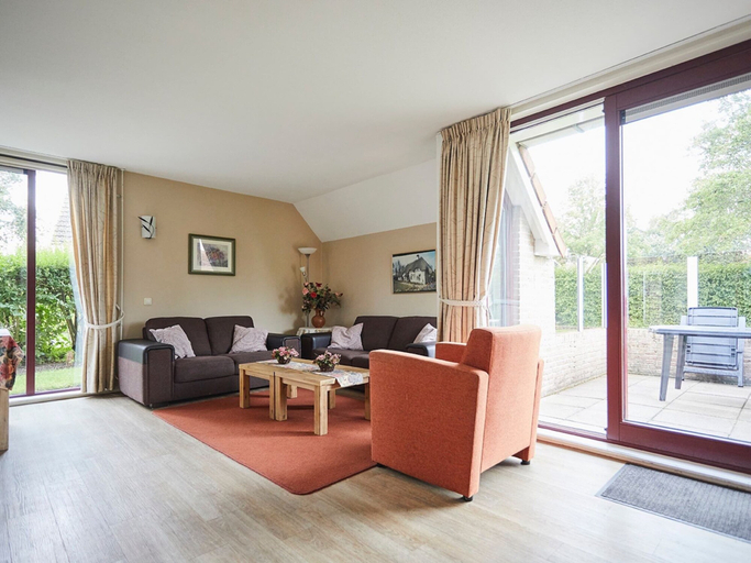 Living room 2, Holiday Home in Zeeland With Spacious Garden, Borsele