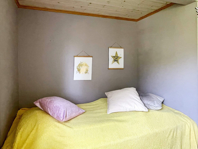 Room 5, 5 Person Holiday Home in Uddevalla, Uddevalla