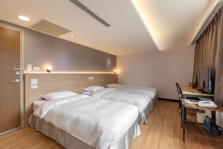 Bedroom 3, New World Hotel, Taipei City