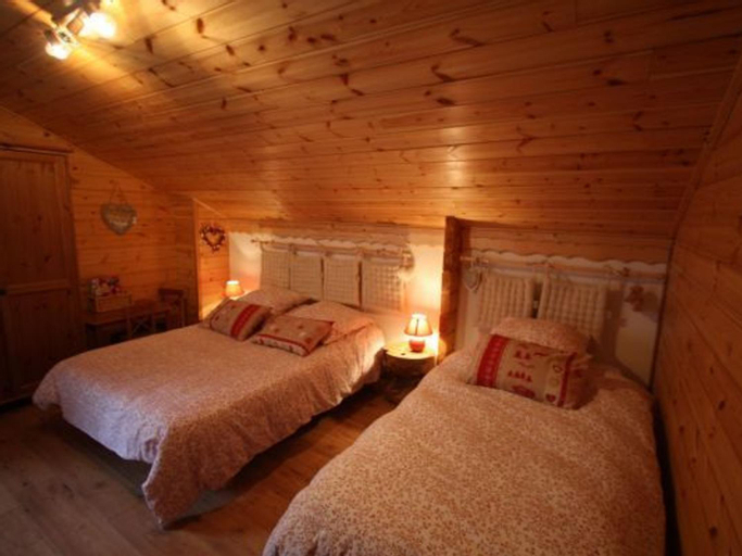 Bedroom 2, Chalet haut de gamme avec sauna, terrasse et jardin pres de la montagne vosgienne - FR-1-589-185, Vosges