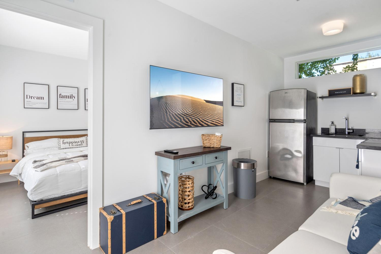 Bedroom 2, Midtown Main House Guest House, Sleeps 12, Miami-Dade