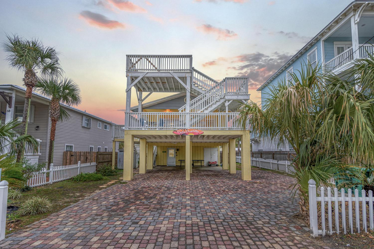Exterior & Views 1, Zula Dreams Beach House, 1min Walk To The Beach, Sleeps 16, Private Heated Pool, Pets Welcome, Fence, Okaloosa
