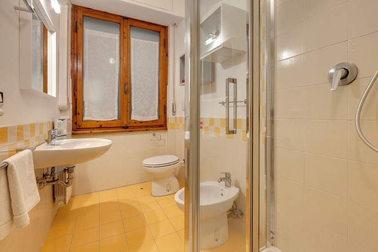 Bathroom 4, Salterelli Apartments by Mamo Florence, Florence