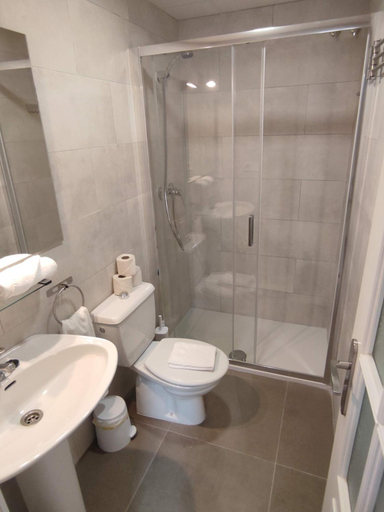 Bathroom 5, Almona junto al rio - Kainga Homes, Sevilla