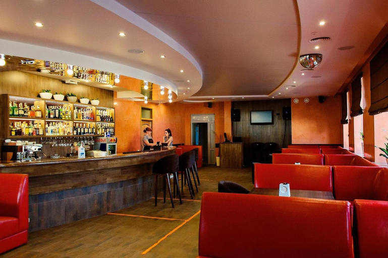 Food & Drinks 4, Готель Релакс, Korostyshivs'kyi