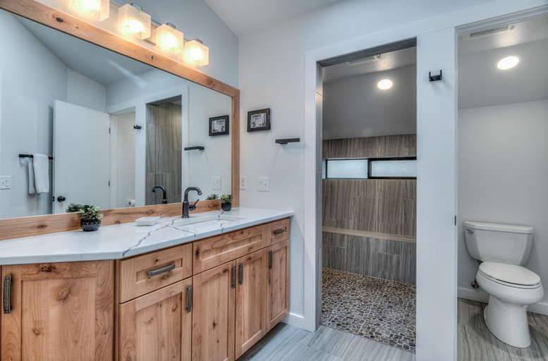 Bathroom 3, Diamond Peak Lane 20, Deschutes