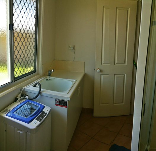 Others 3, Sea View Villa. 2 bedroom. Sleeps 4. Free WIFI, Mackay - Pt A