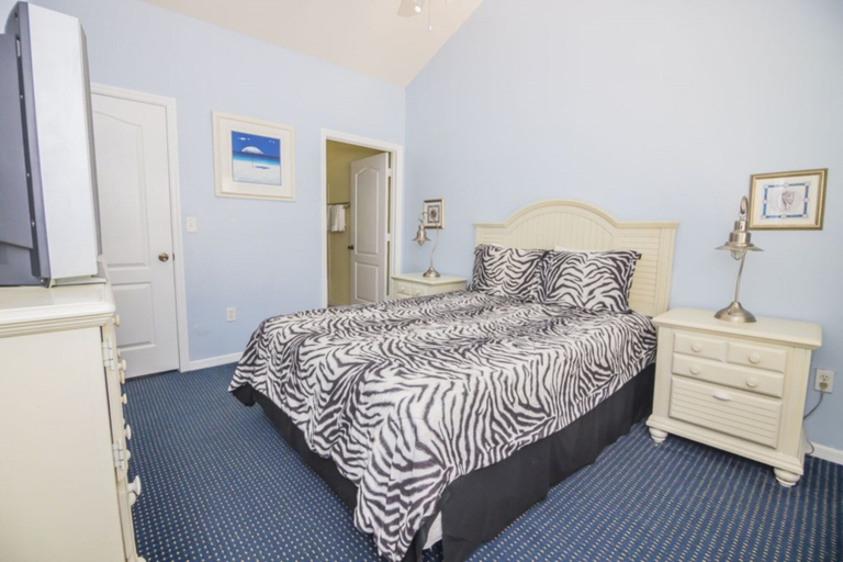 Bedroom, Heng's Runaway Beach Condo, Osceola