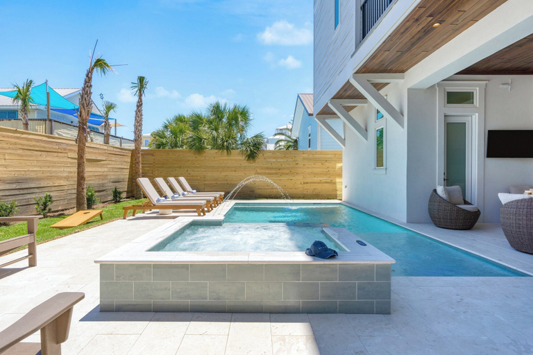 Sport & Beauty 4, Emerald Evening by Avantstay 9bdr, Walk to Beach, Walton