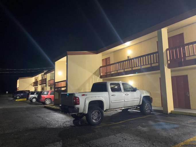 Others, Executive Inn, Cherokee