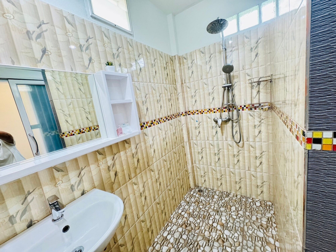 Bathroom 5, AJ Paradise Resort, Mueang Krabi