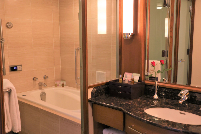 Bathroom 7