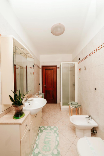Bathroom 10