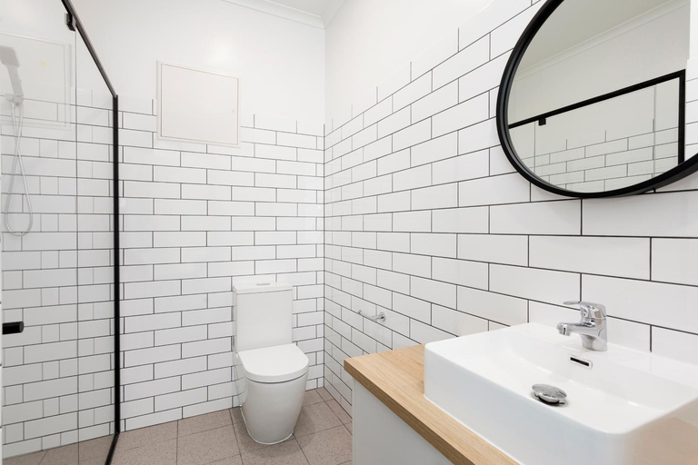 Bathroom 3, Grand Terminus Hotel, E. Gippsland - Bairnsdale
