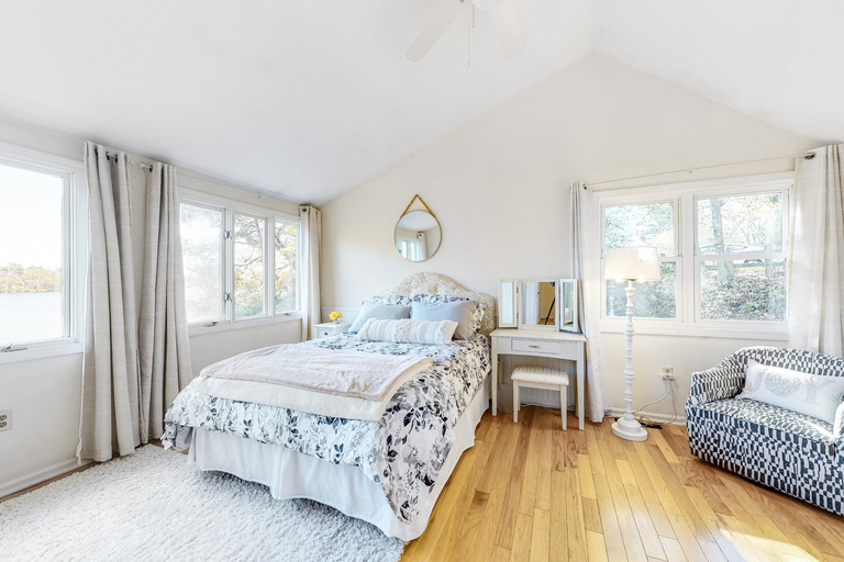 Bedroom 1, Heavenly Lakefront, Plymouth