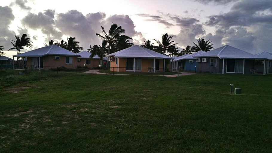 Others 3, Sea View Villa. 2 bedroom. Sleeps 4. Free WIFI, Mackay - Pt A