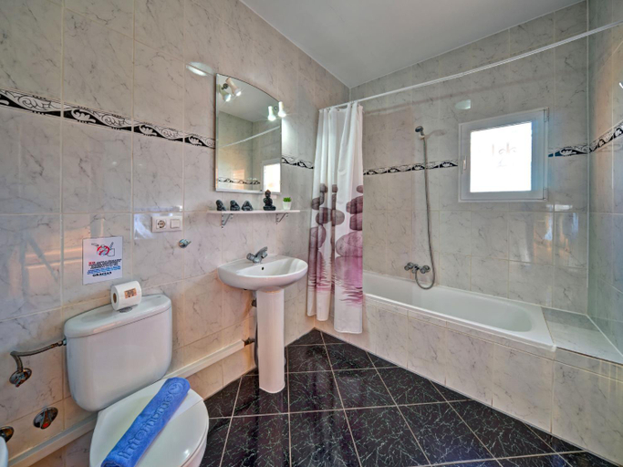 Bathroom 4, Apartment Canuta Baja-1 by Interhome, Alicante