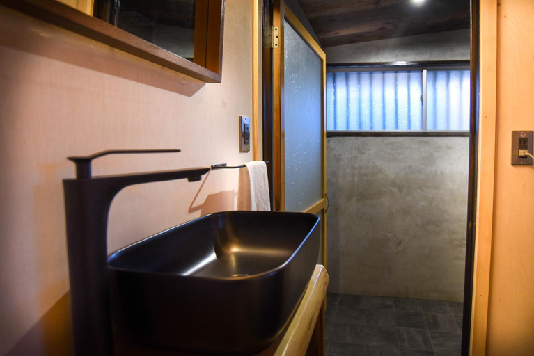 Others 4, The Shack, Hakuba