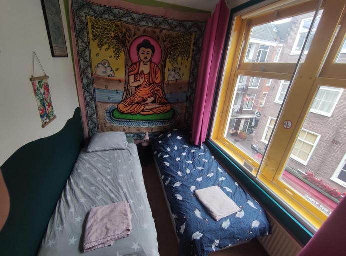 Others 5, MICHELLE, not for parties, not a hotel, room with shared bathroom, no kitchen, Amsterdam