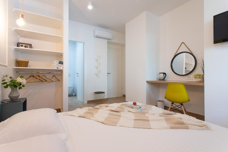Others 4, Sweet rooms, Split