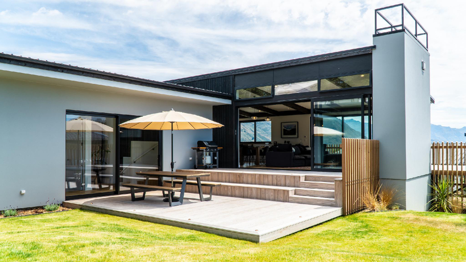 Others 5, Farrant Drive - Sleeps 8 - Lake Views , Queenstown-Lakes