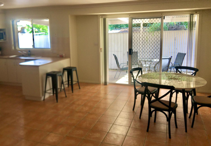 Dining Room 5, Wagga Apartments #7, Wagga Wagga - Pt A