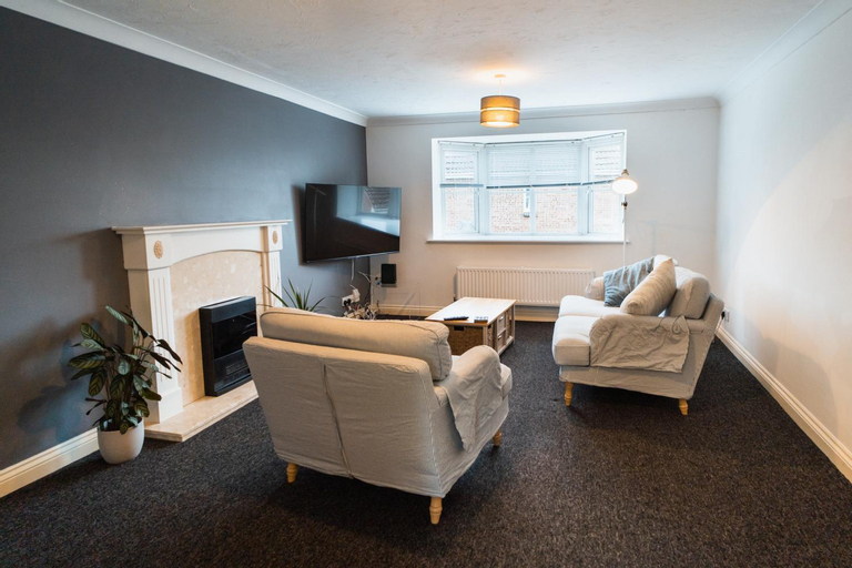 Others 5, Beautiful Town House with Private Garden and Patio, Bournemouth