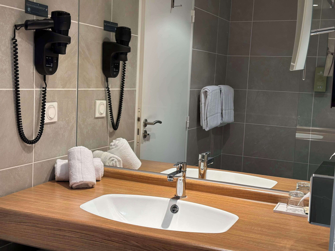 Bathroom 13