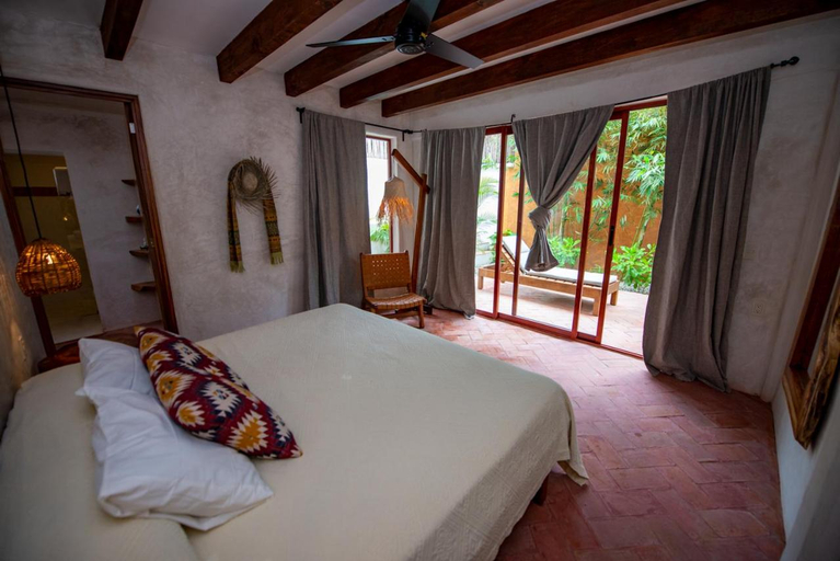 4, Casa Coconut, Dist. Pochutla