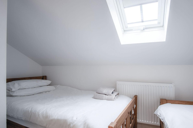 Bedroom 2, Yellow Cottage - 2 Bedroom Cottage - Dale, Pembrokeshire