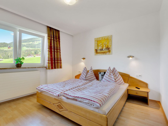 Bedroom 2, Nice Apartment With Terrace in Salzburg, Zell am See