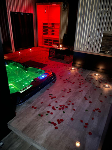 Others 5, La suite Grenoble spa jacuzzi et sauna privatif, Isère