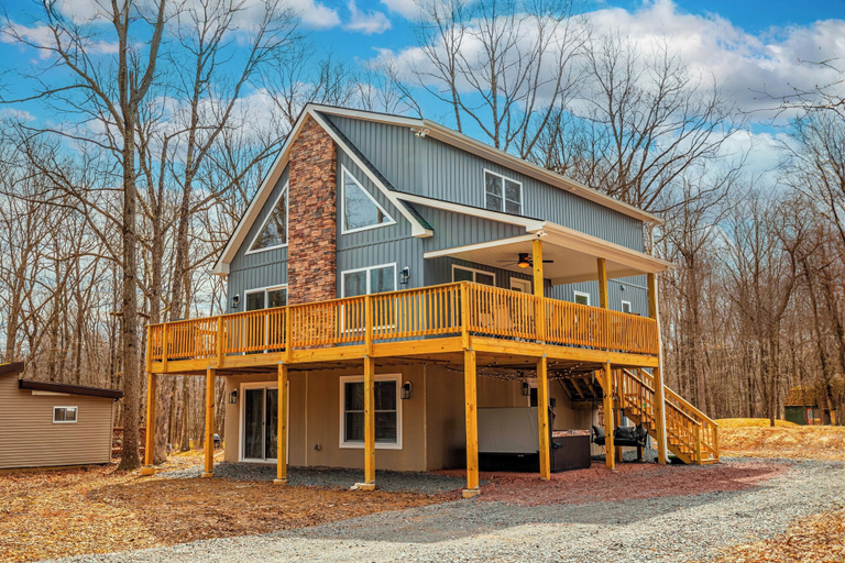 Exterior & Views 2, NEW Large Group Summer Getaway W/hot Tub + Game Room!, Carbon