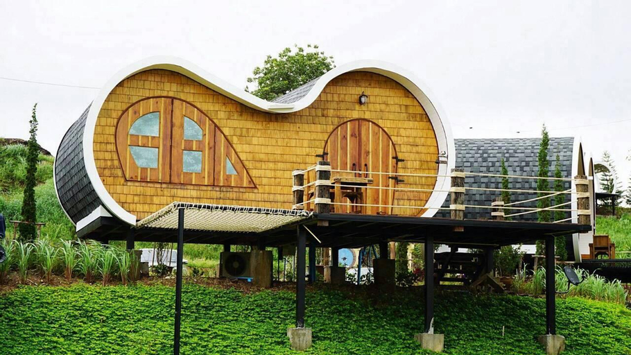 Exterior 3