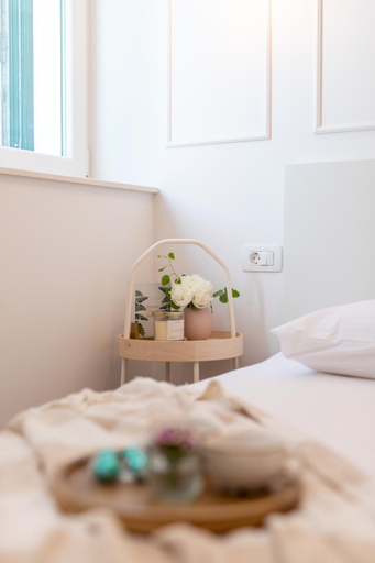 Others 3, Sweet rooms, Split