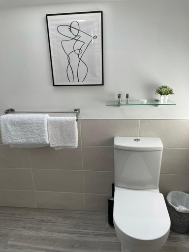 Bathroom, The Cé Hideout