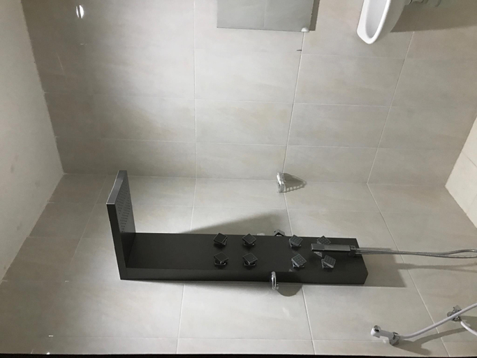 Bathroom 10