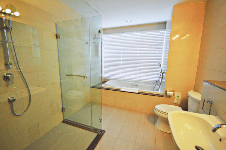 Bathroom 5, Parinda Hotel, Khlong Toey