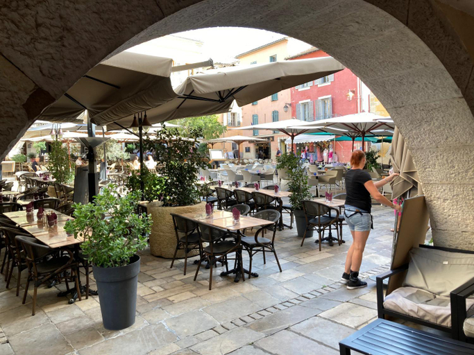 Food & Drinks 3, 5 Star Rated Exclusive House in Valbonne Village, Alpes-Maritimes