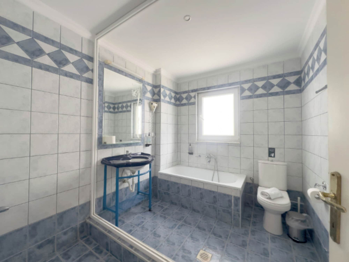Bathroom 3, Seagull apartments by halu. Building B, Central Macedonia