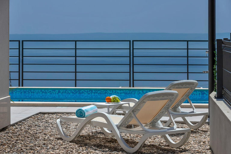 Sport & Beauty 2, Villa Violet with Salt water pool, Makarska