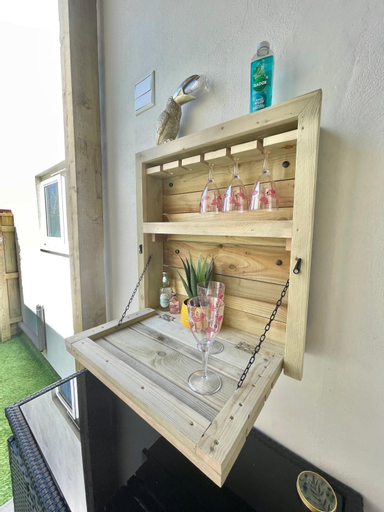 Food & Drinks, The Jungle Apartment - by Coastline Retreats - Jungle Themed Garden Apartment - Outdoor Bath - Next , Bournemouth